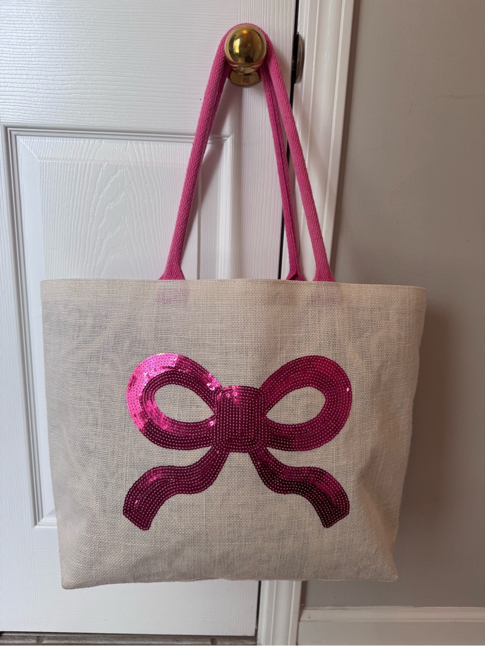 Two's Company Jute tote with Hot Pink Sequin Bow-NWT